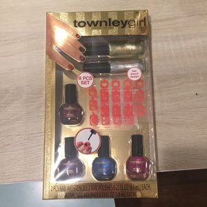 An 8 piece set of things for your nails.